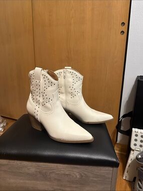 Universal Thread Cream Western-Inspired Ankle Boots with Stud Accents